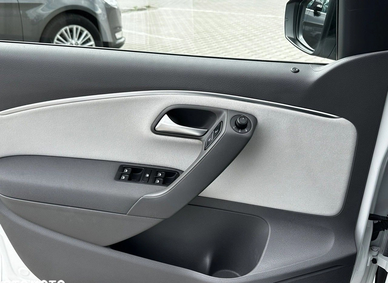 Volkswagen Polo cena 29900 przebieg: 139000, rok produkcji 2014 z Ożarów małe 277